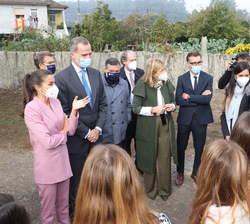 Sus Majestades los Reyes conversan con los jóvenes de la primera edición de "Generación docentes"